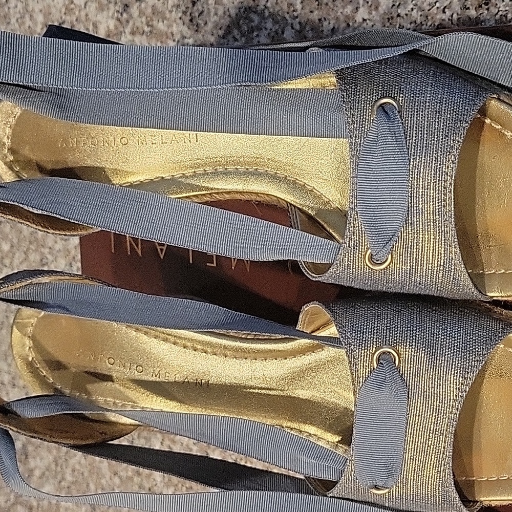 Purchased at Dillards Antonio Melani light Blue and Gold linen Sandals sz 8.5